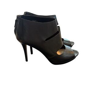 Nordstrom Classiques Entier black wide strap peep toe heels